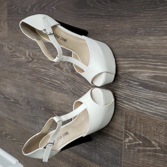 Leila Stone T-Strap pump - Picture 2 of 5